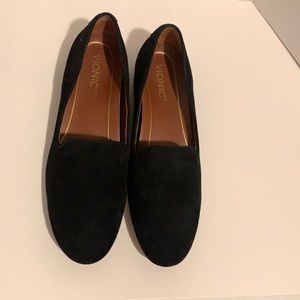 Vionic black suede shoes